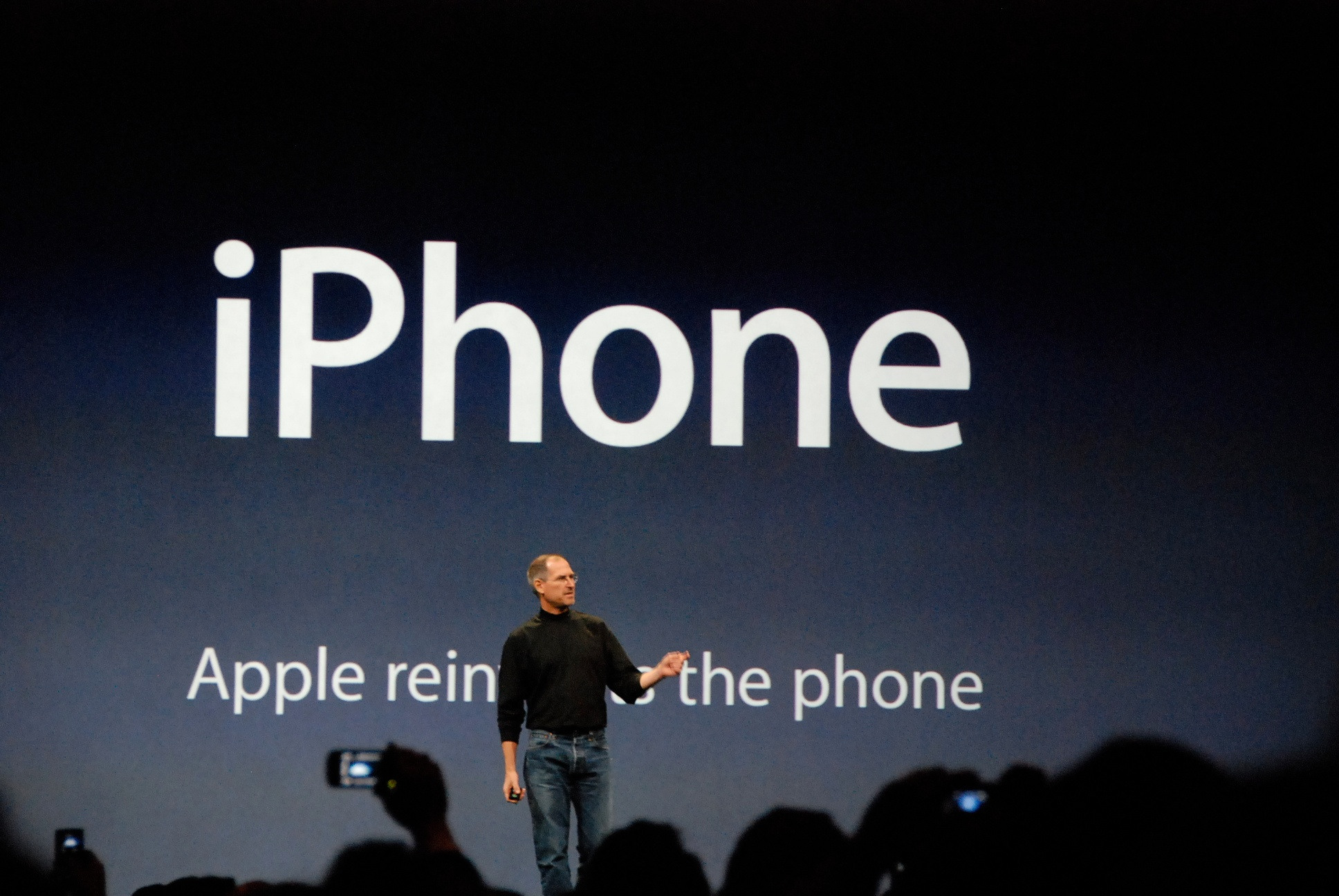 Steve_Jobs_presents_iPhone